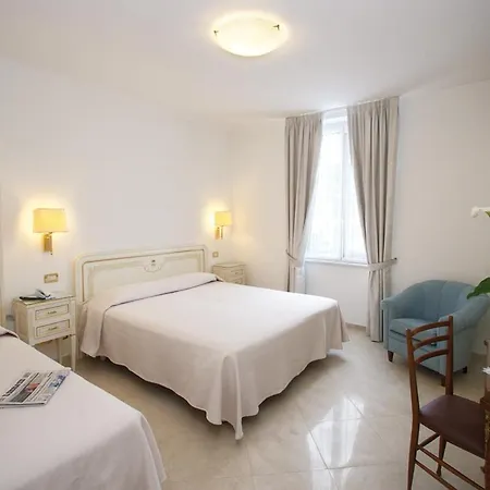 Genovese Elena Aparthotel *